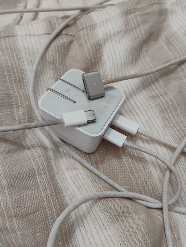 35w MacBook Charger With USB-C to USB-C And USB-C to Magsafe 3 Cable 