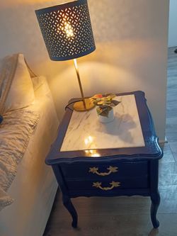 Set of 2 end tables/night stands
