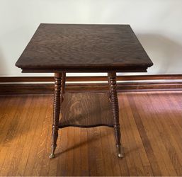 Beautiful Victorian Quarter-Sawn Tiger Oak Two Tier Parlor Table - 24x24x29