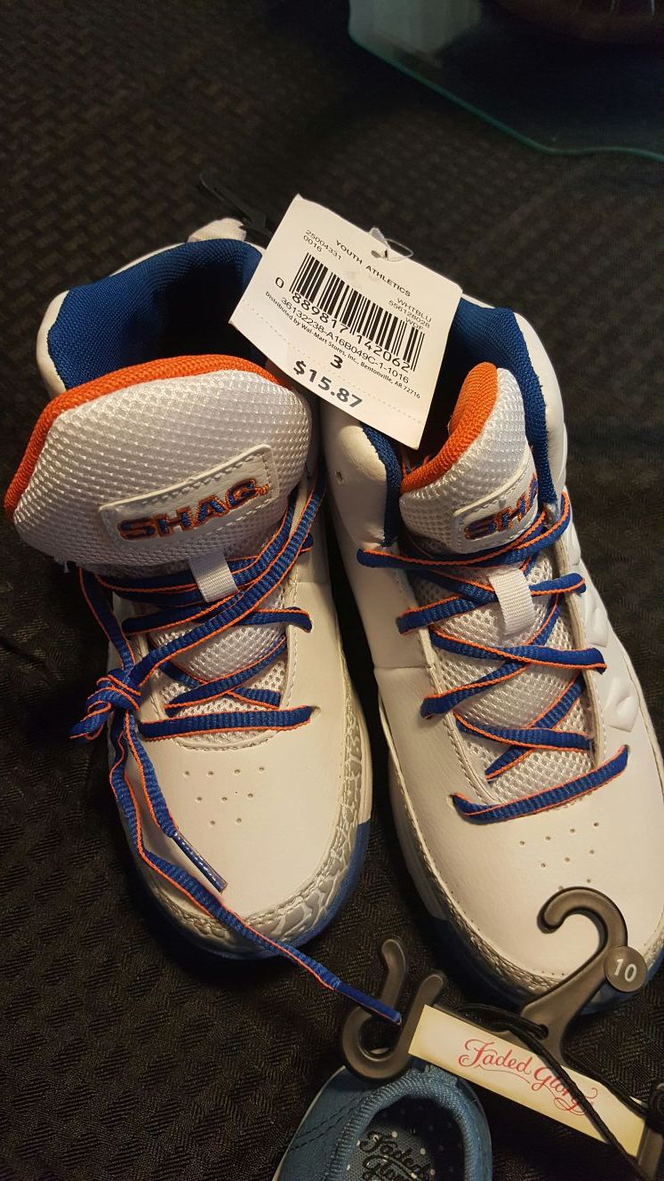 Sz 3 tennies new $10