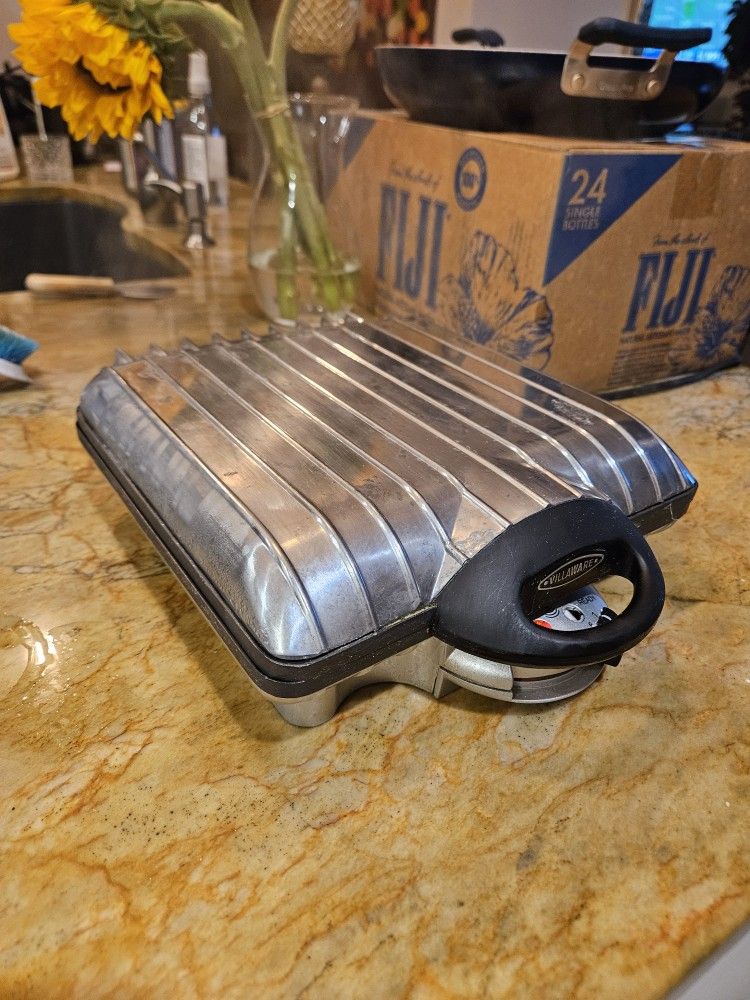 Villaware waffle iron 4 waffle maker...working great!