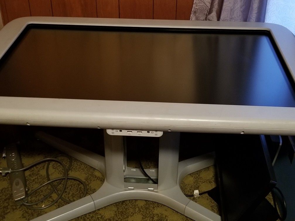 SMART 442i Collaborative Table Learning Center