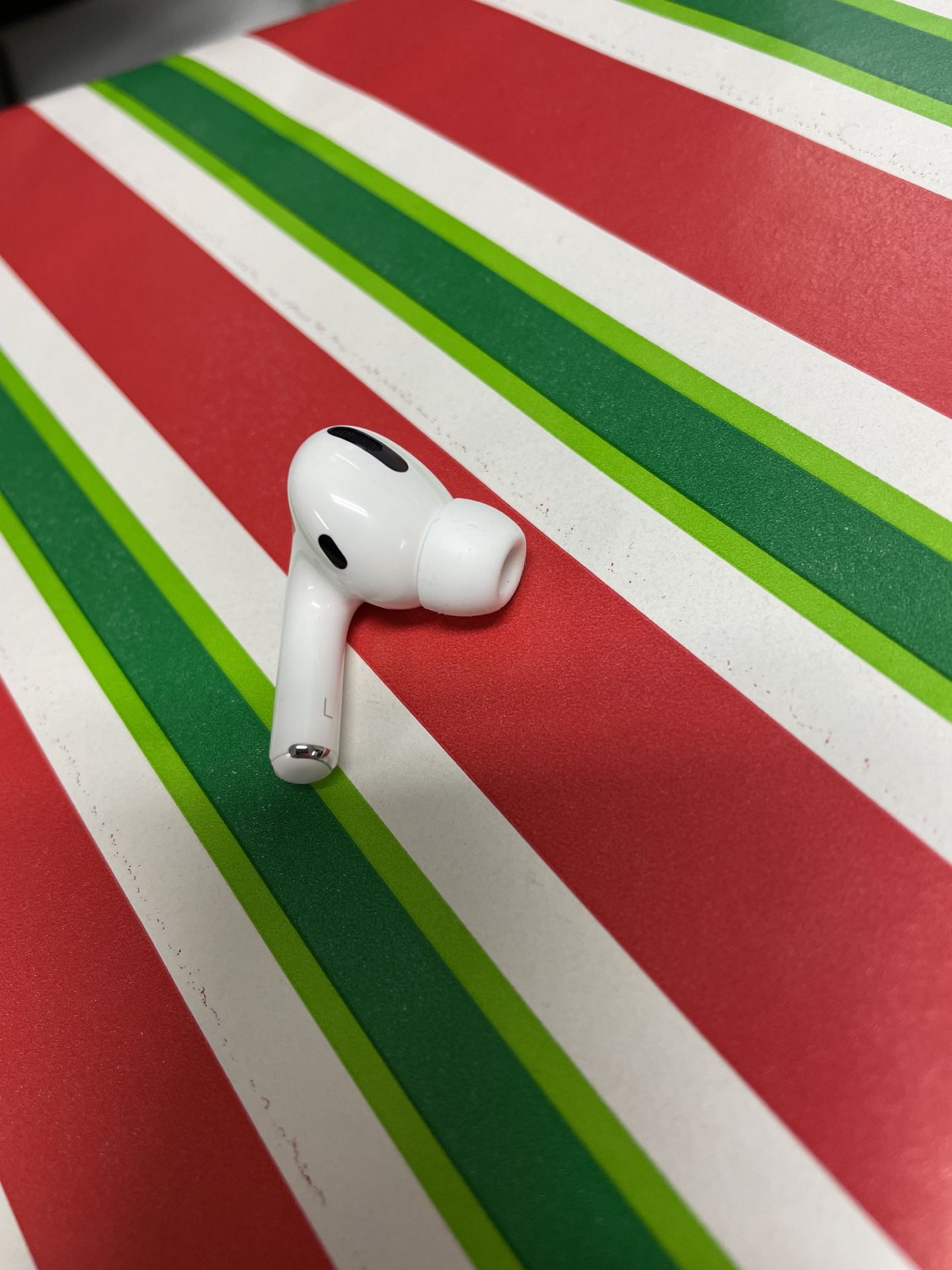 Left Apple AirPod Pro 