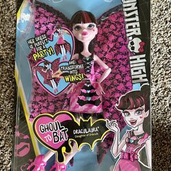 Monster High DRACULAURA Ghoul to Bat Doll NEW!