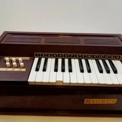 Vintage Magnus 300 Electric chord Cord organ 1960s 60s working
