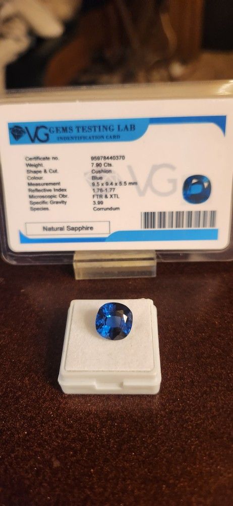 7.90ct Natural Blue Sapphire | Cut Loose Gemstone. Treatment: Heating. Certification Card Included