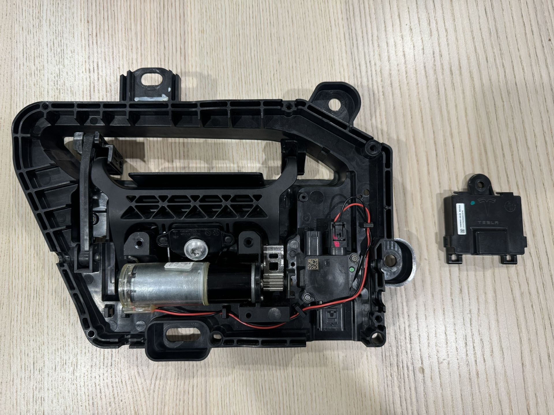 Tesla Model S Front Left Door Handle Assembly Gen 3.0