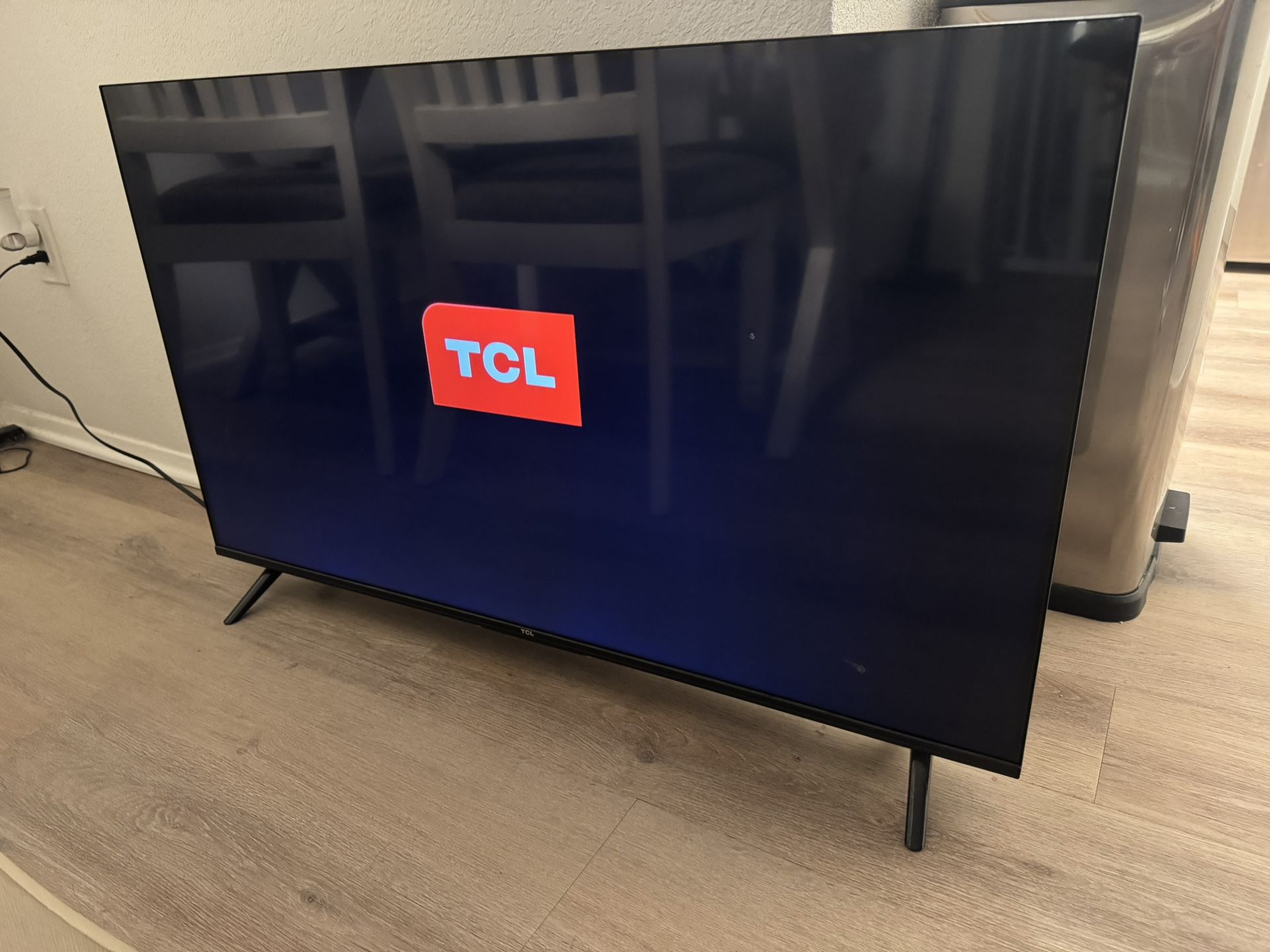 43 Inch TCL TV In Perfect Condition! Google Tv, All Apps Needed On Here