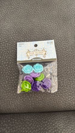 New Sew•ology 8 Piece Purple Blue Green Flower Buttons