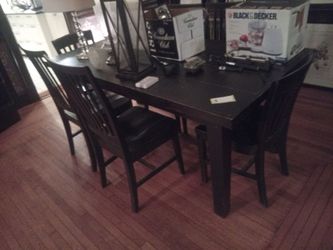 Pottery Barn Dining Table with extensions and six chairs