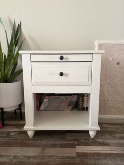 End Table / Nightstand