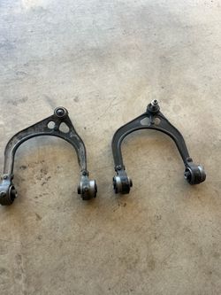 09-23 Dodge 300 Front Upper Control arms