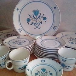 32 Pieces Noritake Progression China Blue Haven 9004 - Japan