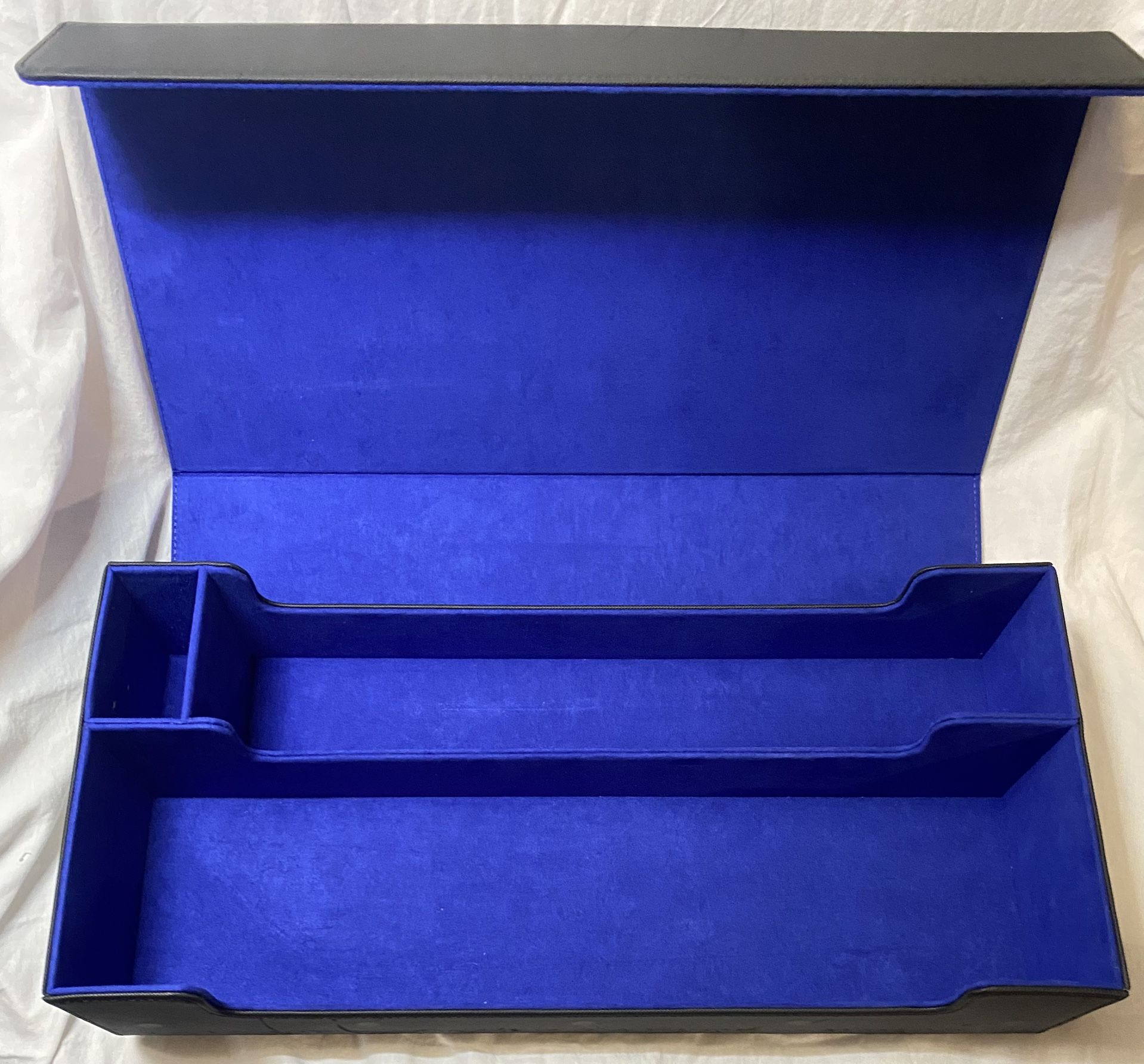 600 Trading Cards Storage Box Soft Inside  Perfect For Your Collector, Sport, Baseball, Basketball, Trading Cards.