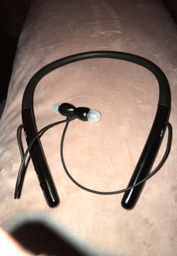 PREMIUM LIGHTWEIGHT BLUETOOTH NECKBAND BLACK