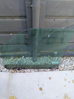 Passenger glass side window