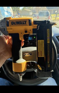 18-Gauge Pneumatic Brad Nailer