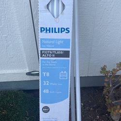 12 Fluorescent Bulbs Phillips Alto II Natural Light