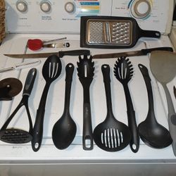 Lot of 15 different kitchen utensils