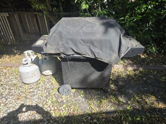 CHARBROIL BBQ GRILLE( PROPANE INCLUDED)