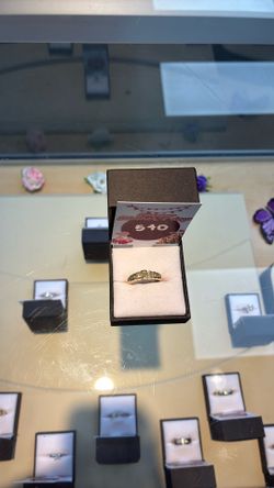 DIAMOND RING