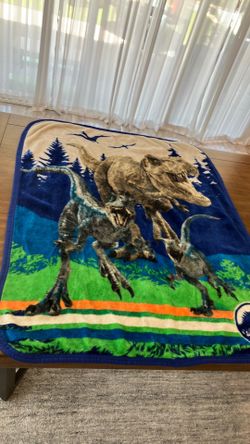 Jurassic World Dominion Plush Throw Blanket (33" x 46")