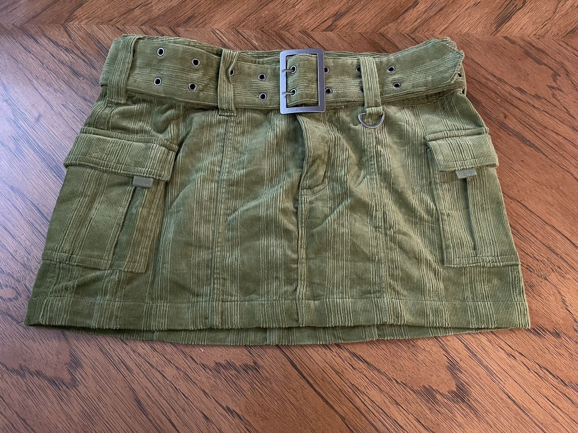 Urban Outfitters Olive Green Corduroy Belted Mini Skirt - Size Medium - Excellent Condition