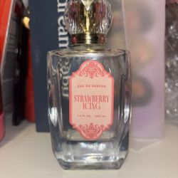 Eau de Parfum Strawberry Icing NEW 3.4 Fl Oz Unopened