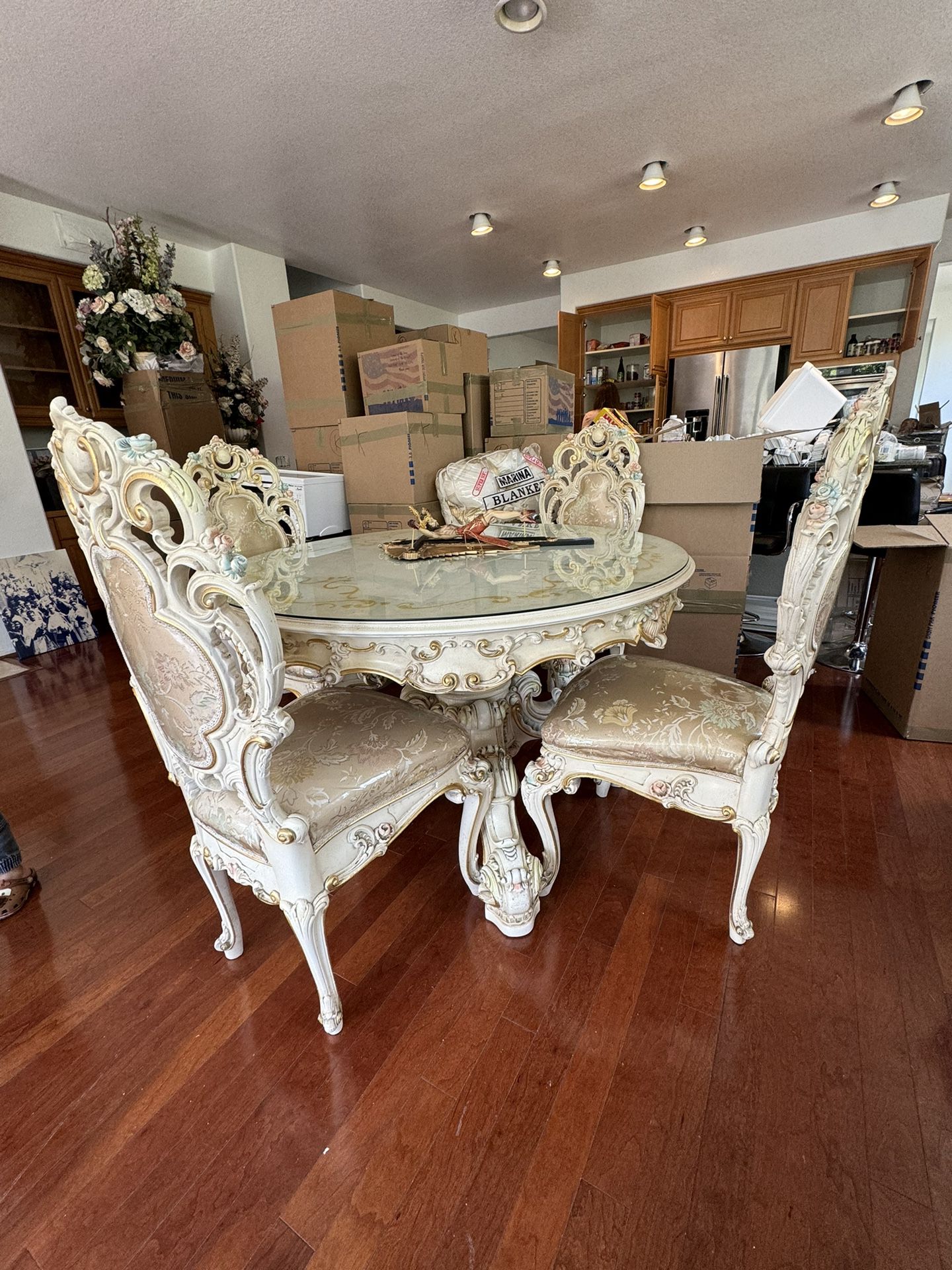 Venetian style table With Chairs 