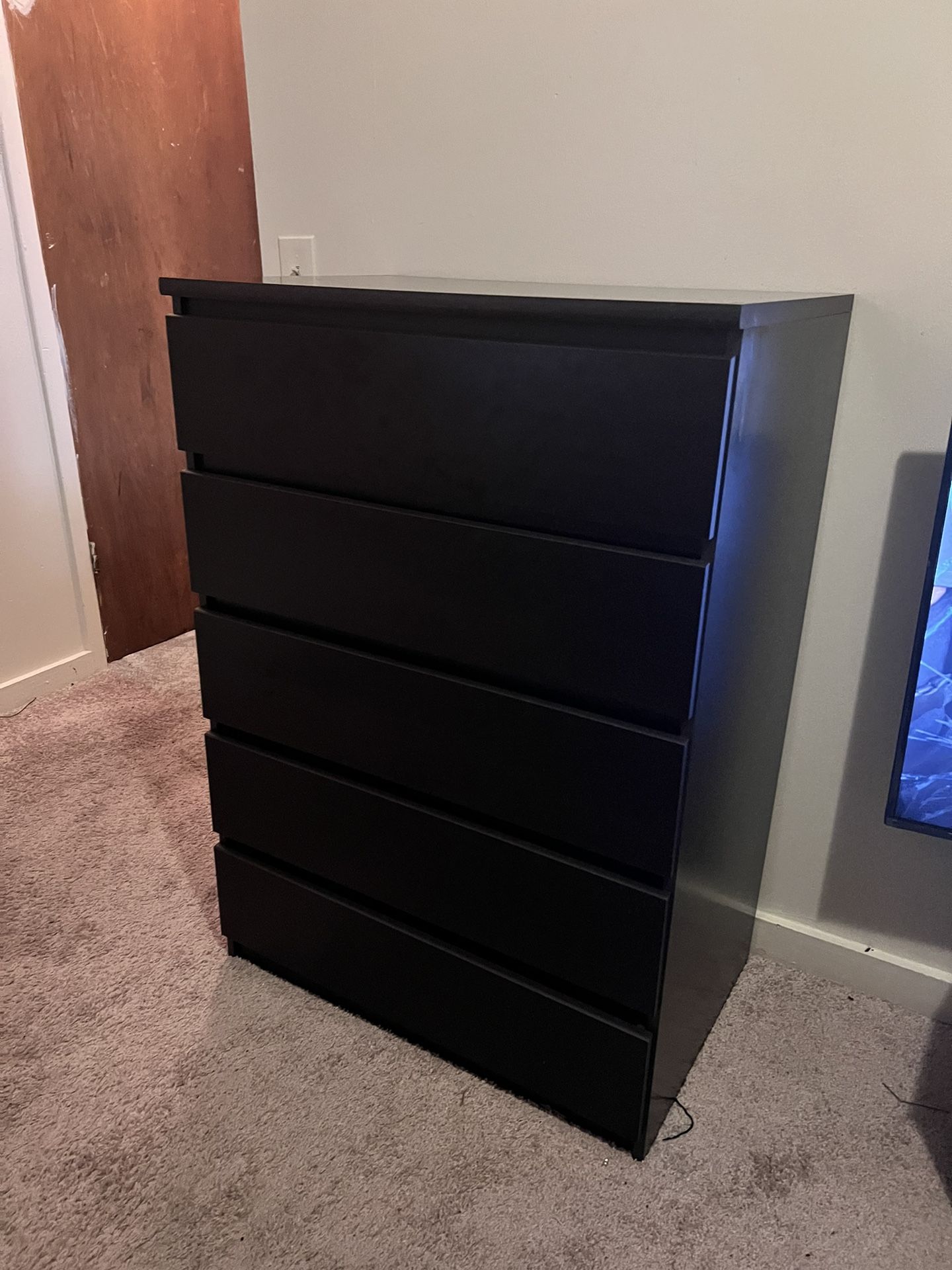 BLACK 5-DRAWER CHEST OF DRAWERS. $60