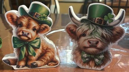 St. Patrick's Day Highland cow wooden tabletop signs