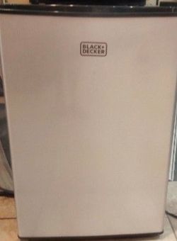 Mini Fridge - Black And Decker (BCRK25) for Sale in Phoenix, AZ - OfferUp