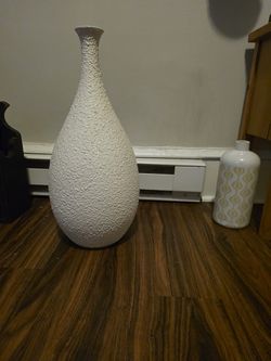 a vintage Royal Haeger "onion or pebble glaze vase, typically dating from the mid-century 2 1/2 feet