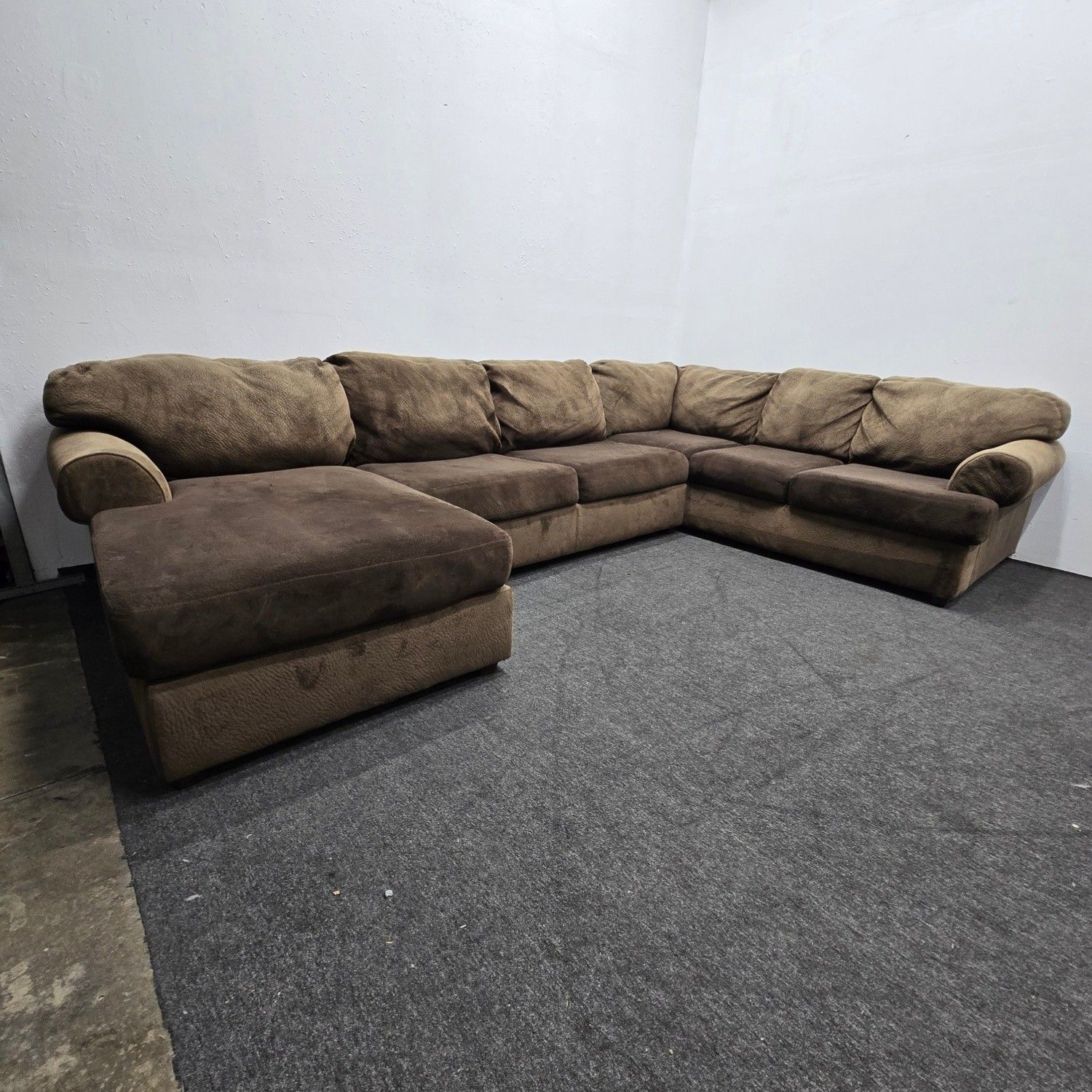 Can Deliver! Brown Comfortable Sectional Sofa Couch With Chaise