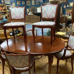 Traditional Cherry Dining Table With 6 Chairs