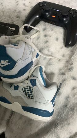 1c Jordan 1, 2c Jordan 1 and 4c Jordan 4 military blue