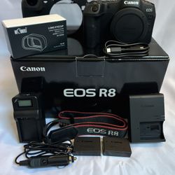 Canon EOS R8 Mirrorless body only – accessories – Low Shutter Count
