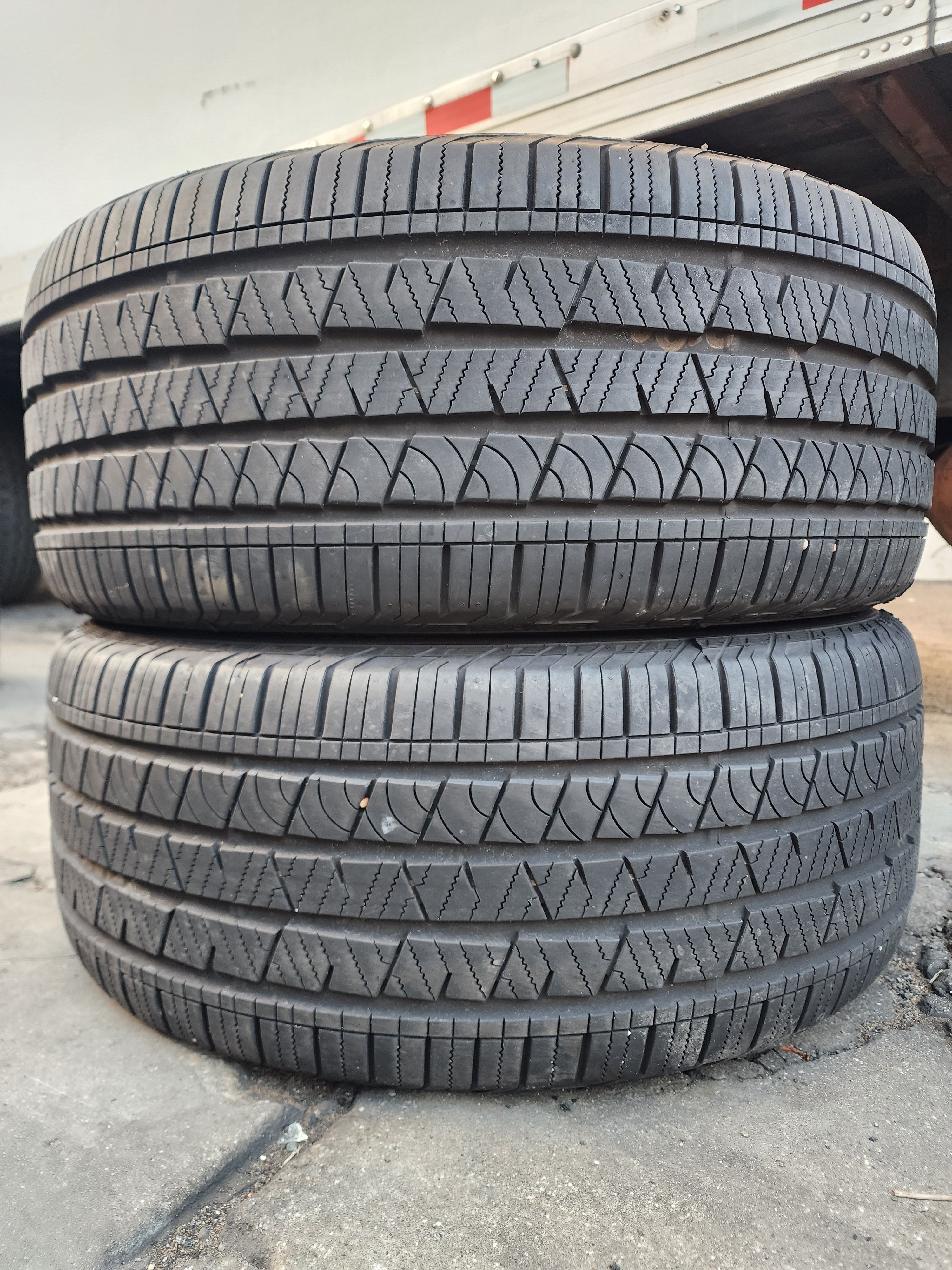 (2) 275 45 20 Continental Run Flat Tires