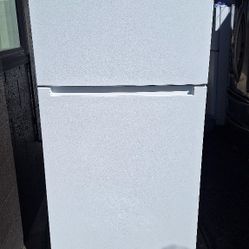 APARTMENT REFRIGERATOR (DELIVERED)