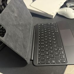 iPad 11 inch Magic Keyboard