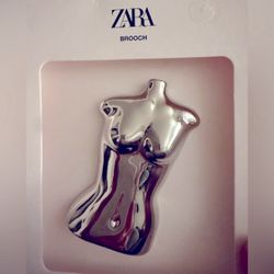 Zara bust brooch 