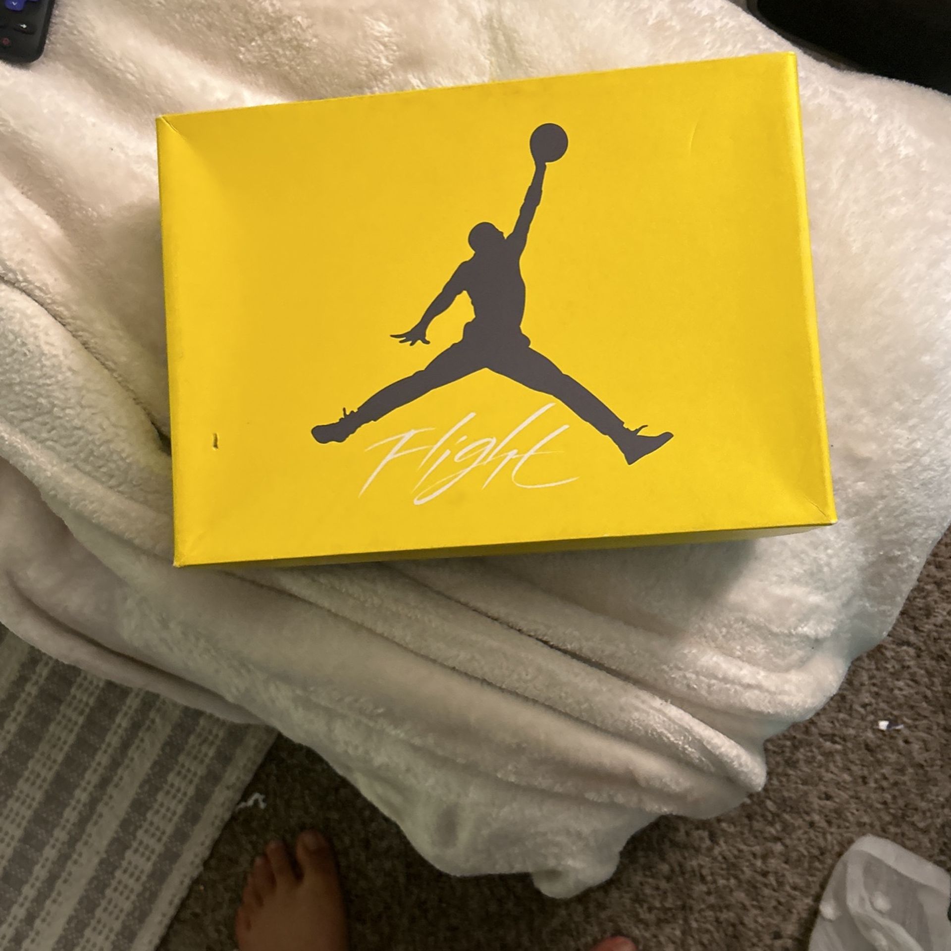 Air Jordan 4 Retro Lightning