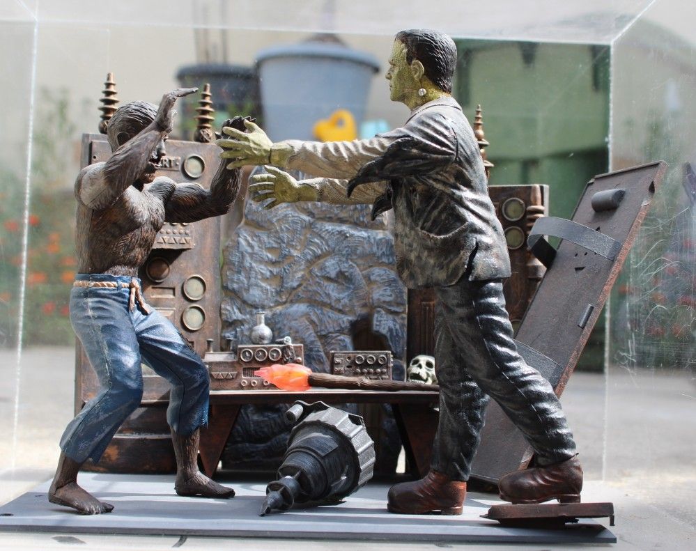 Vintage FRANKENSTEIN MEETS THE WOLF MAN BORIS KARLOF Figures Props Case stage