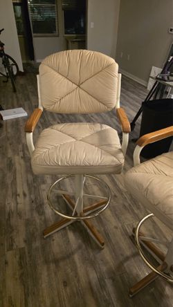 Bar stools (4 pcs)