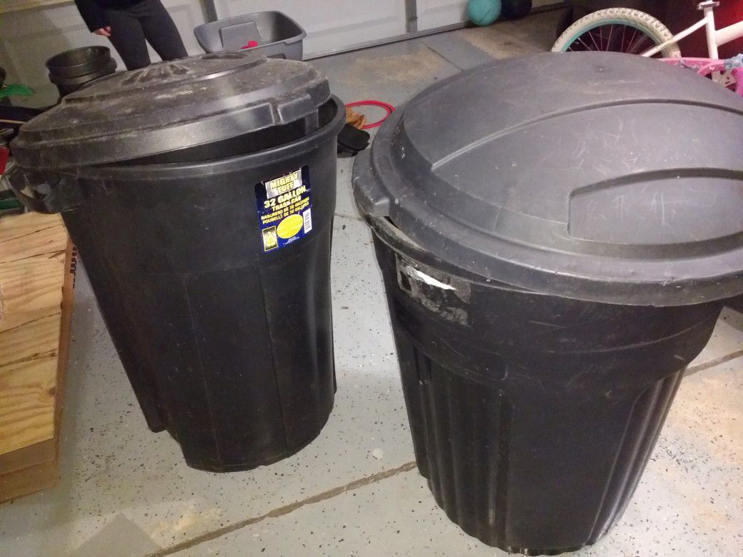 Two 32 gal Trash Cans