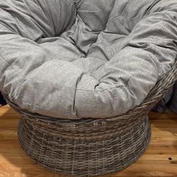 Swivel Wicker Outdoor Chair