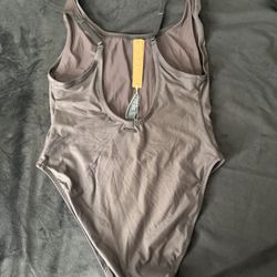 SKIMS SIGNATURE SWIM SCOOP NECK ONEPIECE