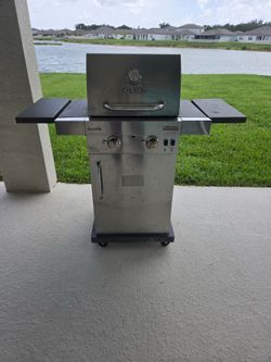 Propane charbroil grill