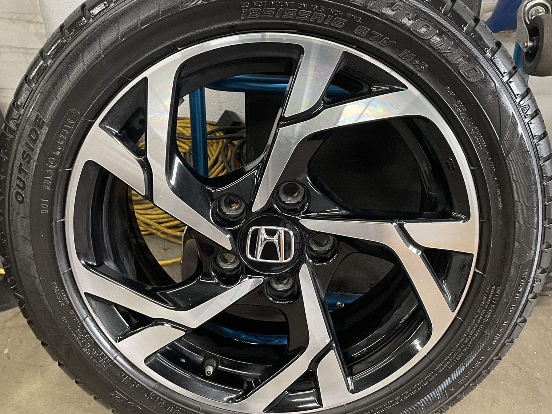 2016 Honda CR-Z Hybrid 16” Wheels & Tires!! (Mint Condition)