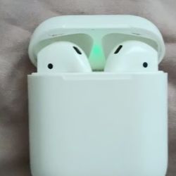 Apple AirPods 2nd Generation with Charging Case in White